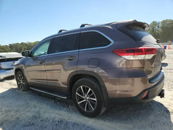 5TDKZRFH7HS196916 2017 TOYOTA HIGHLANDER - Image 2