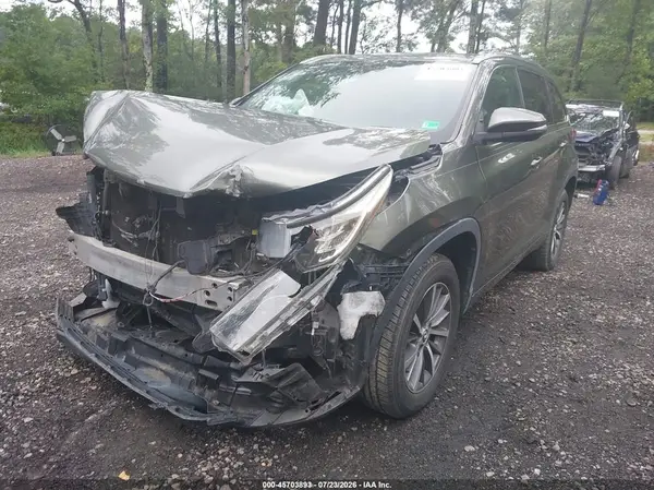 5TDKZRFH7HS208563 2017 TOYOTA HIGHLANDER - Image 2