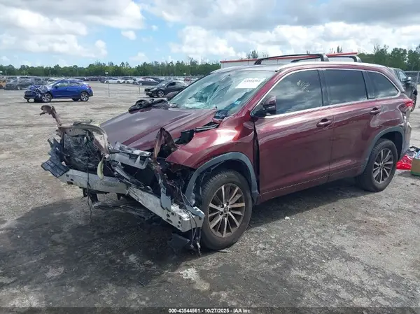 5TDKZRFH7HS209132 2017 TOYOTA HIGHLANDER - Image 2