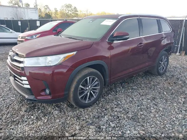 5TDKZRFH7HS216517 2017 TOYOTA HIGHLANDER - Image 2