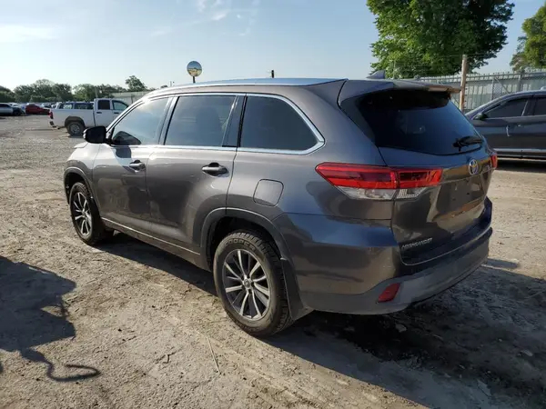 5TDKZRFH7HS221958 2017 TOYOTA HIGHLANDER - Image 2