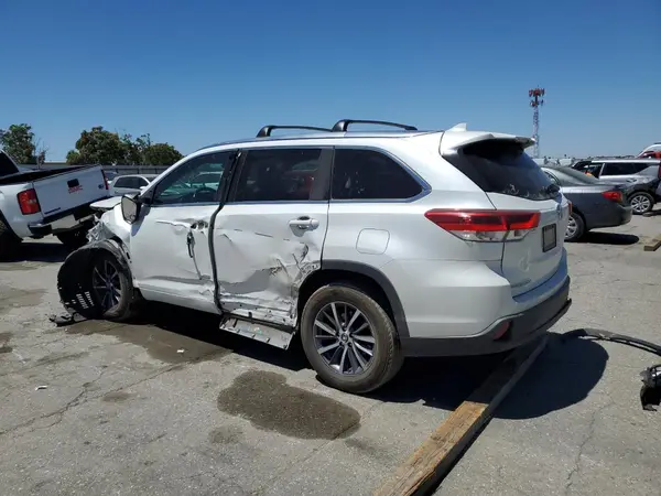 5TDKZRFH7HS224973 2017 TOYOTA HIGHLANDER - Image 2