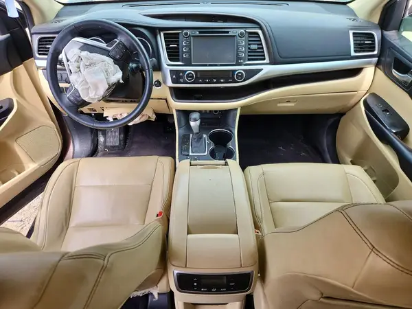 5TDKZRFH7HS226982 2017 TOYOTA HIGHLANDER - Image 8