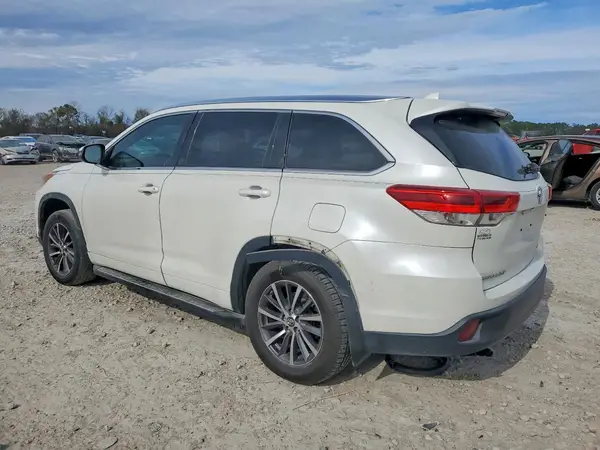 5TDKZRFH7HS509754 2017 TOYOTA HIGHLANDER - Image 2