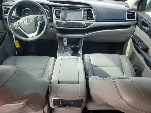 5TDKZRFH7HS509754 2017 TOYOTA HIGHLANDER - Image 8