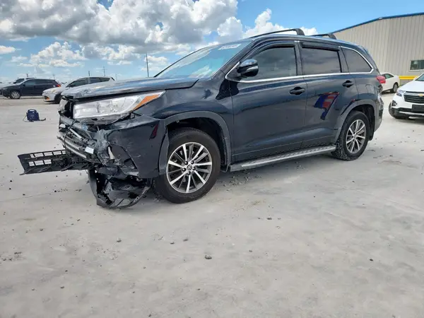 5TDKZRFH7HS509902 2017 TOYOTA HIGHLANDER - Image 1