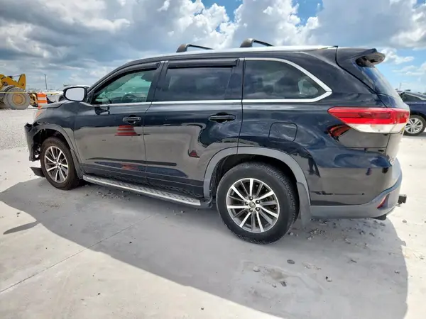5TDKZRFH7HS509902 2017 TOYOTA HIGHLANDER - Image 2