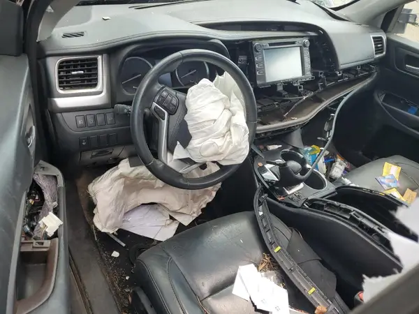 5TDKZRFH7HS510239 2017 TOYOTA HIGHLANDER - Image 8
