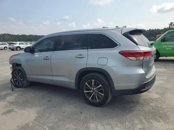 5TDKZRFH7HS510452 2017 TOYOTA HIGHLANDER - Image 2