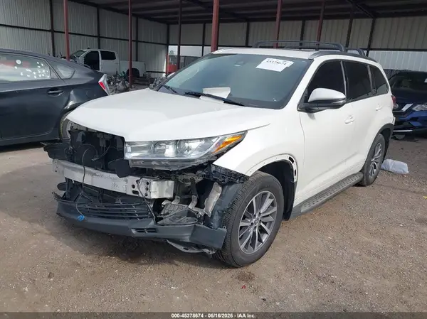 5TDKZRFH7HS510774 2017 TOYOTA HIGHLANDER - Image 2