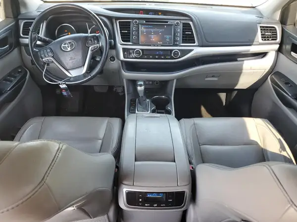5TDKZRFH7HS512315 2017 TOYOTA HIGHLANDER - Image 8