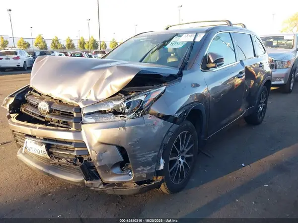5TDKZRFH7HS512699 2017 TOYOTA HIGHLANDER - Image 2