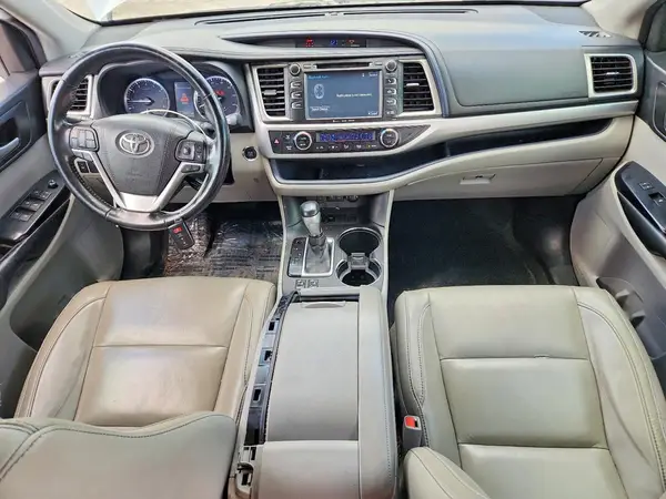 5TDKZRFH7HS517143 2017 TOYOTA HIGHLANDER - Image 8