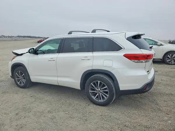 5TDKZRFH7HS518017 2017 TOYOTA HIGHLANDER - Image 2