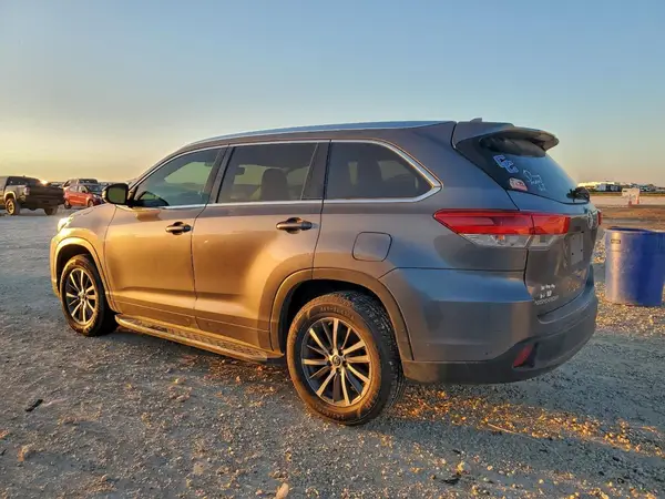 5TDKZRFH7HS520124 2017 TOYOTA HIGHLANDER - Image 2