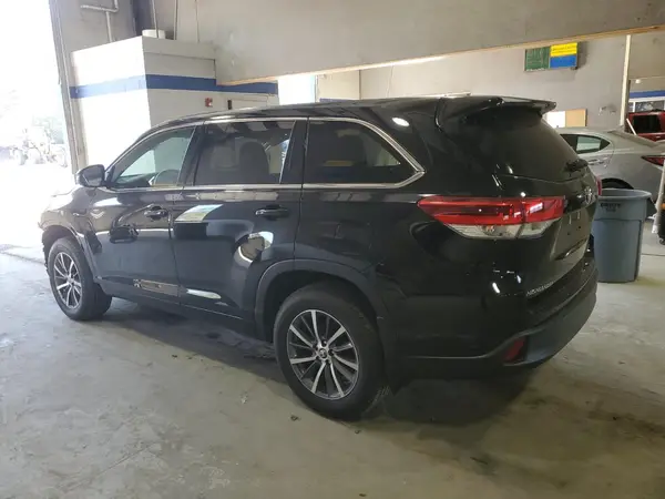 5TDKZRFH7HS520642 2017 TOYOTA HIGHLANDER - Image 2
