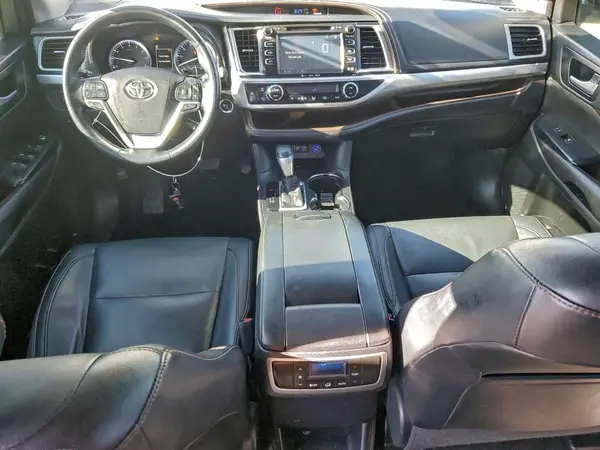 5TDKZRFH7HS521581 2017 TOYOTA HIGHLANDER - Image 8