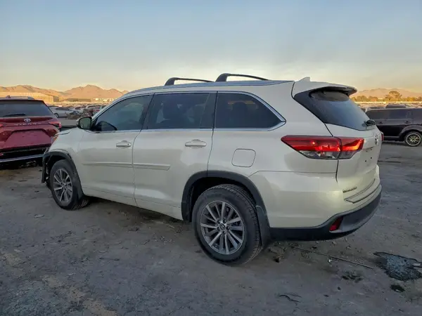5TDKZRFH7HS521810 2017 TOYOTA HIGHLANDER - Image 2