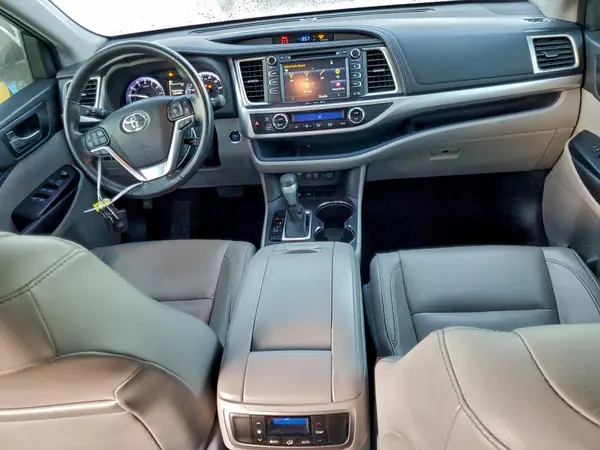 5TDKZRFH7HS521810 2017 TOYOTA HIGHLANDER - Image 8