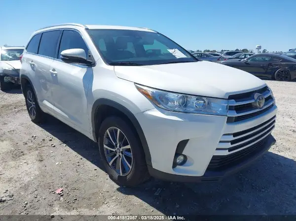 5TDKZRFH7HS522634 2017 TOYOTA HIGHLANDER - Image 1