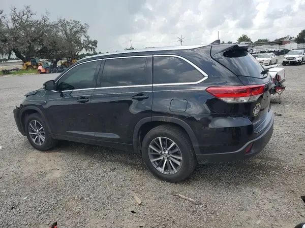 5TDKZRFH7HS523380 2017 TOYOTA HIGHLANDER - Image 2