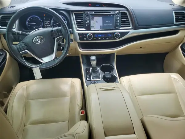 5TDKZRFH7HS523380 2017 TOYOTA HIGHLANDER - Image 8