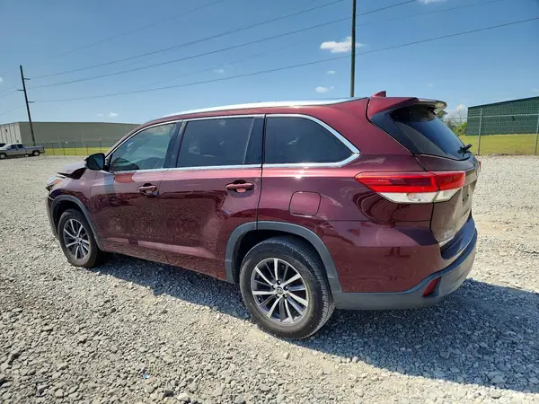 5TDKZRFH7JS258854 2018 TOYOTA HIGHLANDER - Image 2