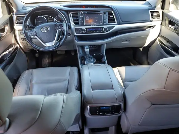 5TDKZRFH7JS260197 2018 TOYOTA HIGHLANDER - Image 8