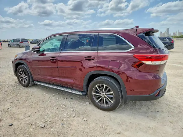 5TDKZRFH7JS266906 2018 TOYOTA HIGHLANDER - Image 2