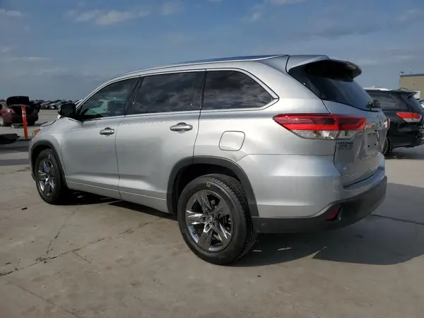 5TDKZRFH7JS272446 2018 TOYOTA HIGHLANDER - Image 2