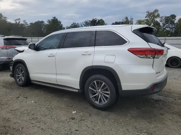 5TDKZRFH7JS274200 2018 TOYOTA HIGHLANDER - Image 2
