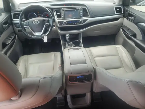 5TDKZRFH7JS284466 2018 TOYOTA HIGHLANDER - Image 8
