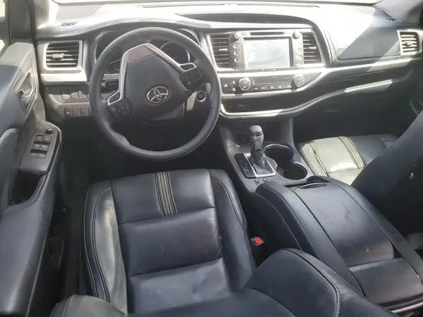 5TDKZRFH7JS286248 2018 TOYOTA HIGHLANDER - Image 8