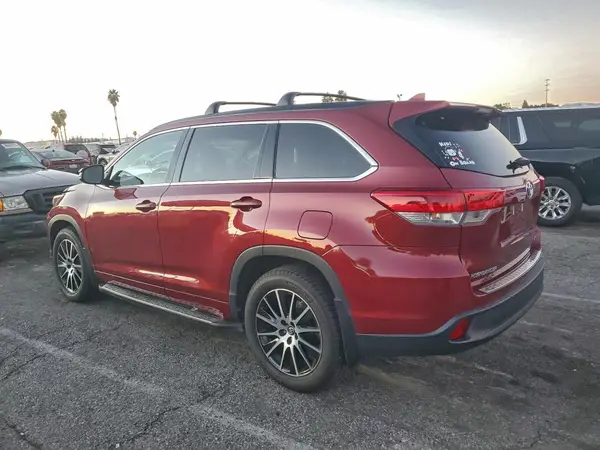 5TDKZRFH7JS529279 2018 TOYOTA HIGHLANDER - Image 2