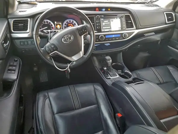 5TDKZRFH7JS529279 2018 TOYOTA HIGHLANDER - Image 8