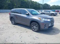 5TDKZRFH7JS529637 2018 TOYOTA HIGHLANDER