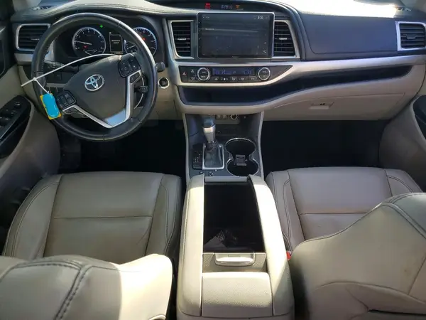 5TDKZRFH7JS530593 2018 TOYOTA HIGHLANDER - Image 8