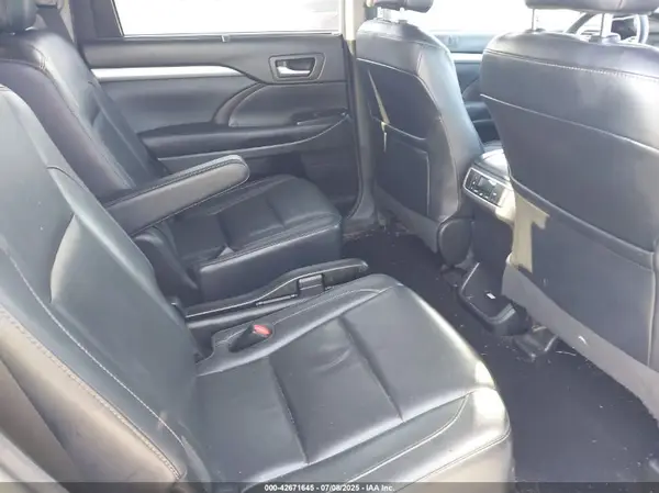 5TDKZRFH7JS531369 2018 TOYOTA HIGHLANDER - Image 8