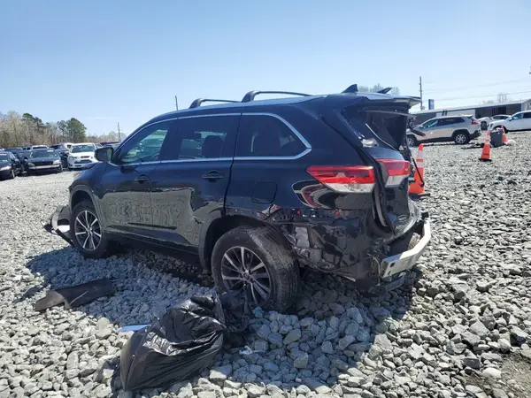 5TDKZRFH7JS533624 2018 TOYOTA HIGHLANDER - Image 2