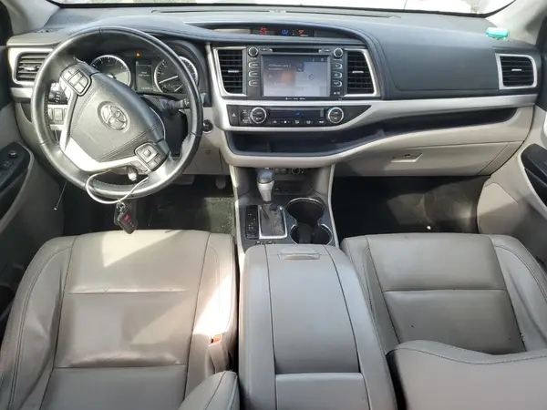 5TDKZRFH7JS533624 2018 TOYOTA HIGHLANDER - Image 8