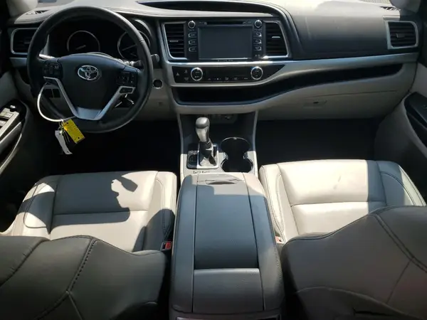 5TDKZRFH7JS533705 2018 TOYOTA HIGHLANDER - Image 8