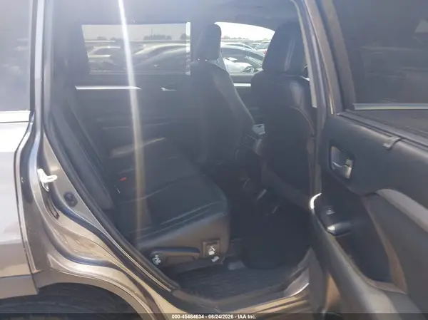 5TDKZRFH7JS533767 2018 TOYOTA HIGHLANDER - Image 8