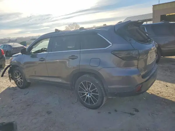 5TDKZRFH7JS535292 2018 TOYOTA HIGHLANDER - Image 2