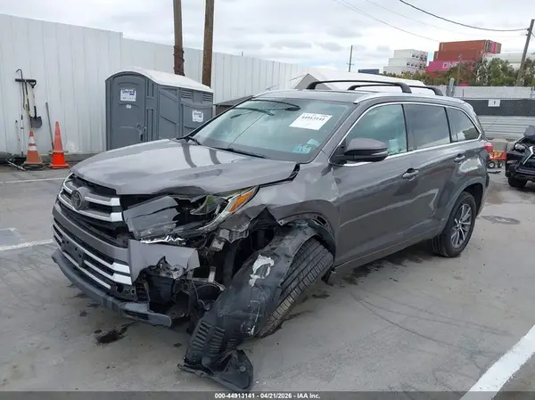 5TDKZRFH7JS539343 2018 TOYOTA HIGHLANDER - Image 2