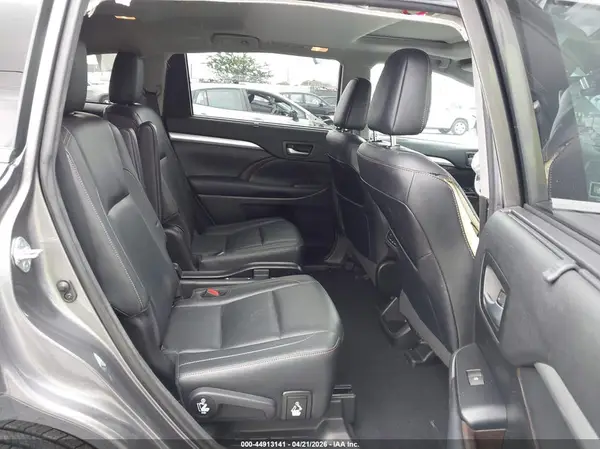 5TDKZRFH7JS539343 2018 TOYOTA HIGHLANDER - Image 8