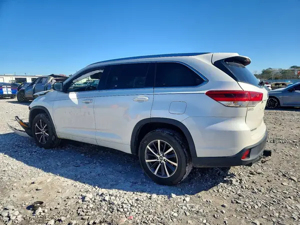 5TDKZRFH7JS542176 2018 TOYOTA HIGHLANDER - Image 2