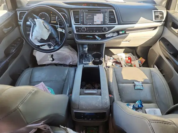 5TDKZRFH7JS542176 2018 TOYOTA HIGHLANDER - Image 8