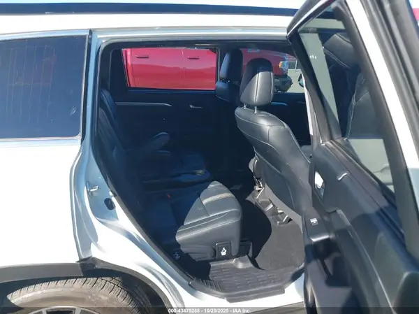 5TDKZRFH7JS543120 2018 TOYOTA HIGHLANDER - Image 8