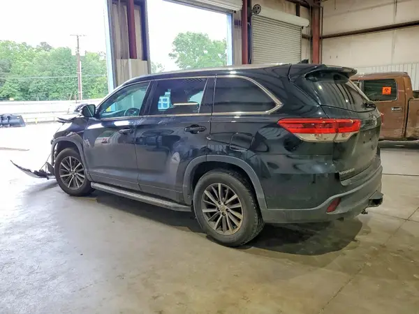 5TDKZRFH7JS544221 2018 TOYOTA HIGHLANDER - Image 2