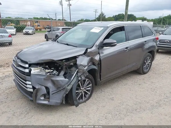 5TDKZRFH7JS544235 2018 TOYOTA HIGHLANDER - Image 2